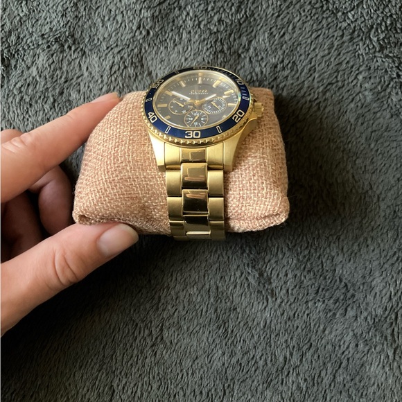 Amazon.com: Guess Men Guess Gold and Navy Men\'s Watch